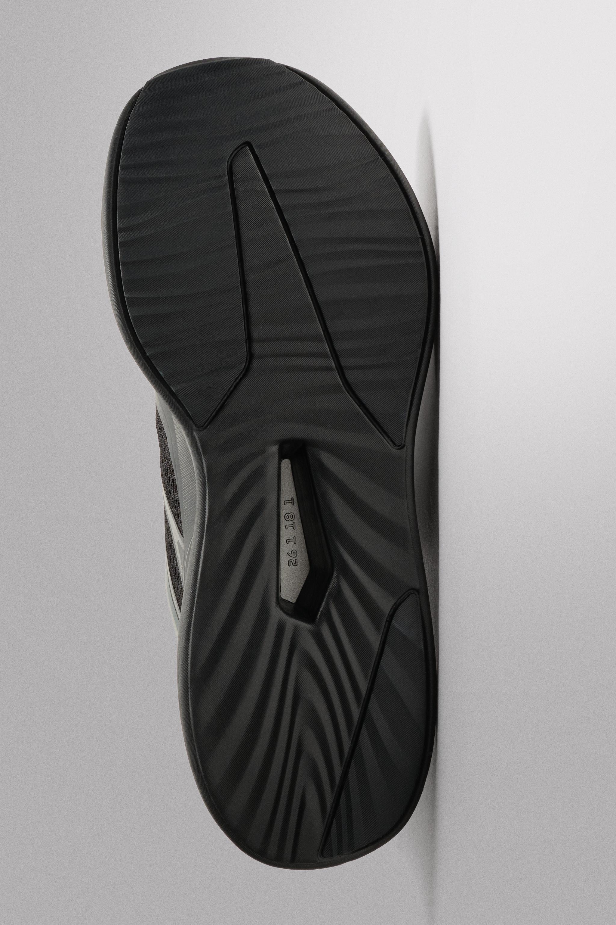 RUNNING SNEAKERS
